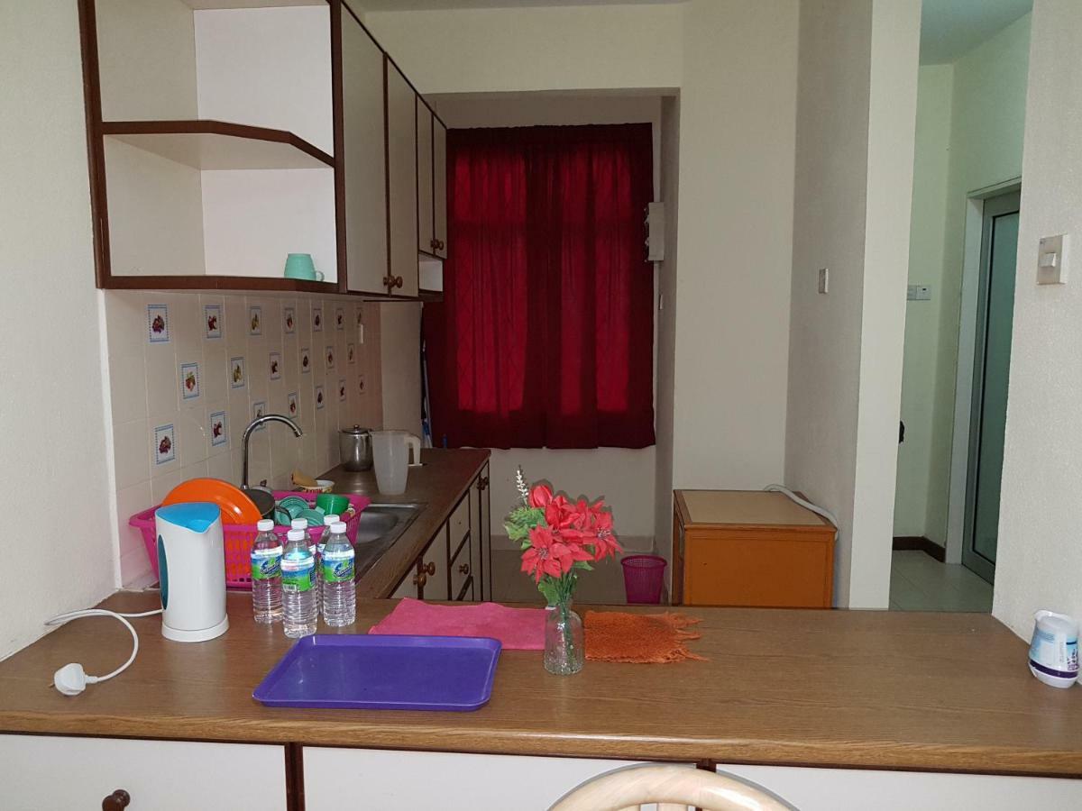 Home Stay Bayu Emas Appartment, Batu Feringgi Εξωτερικό φωτογραφία
